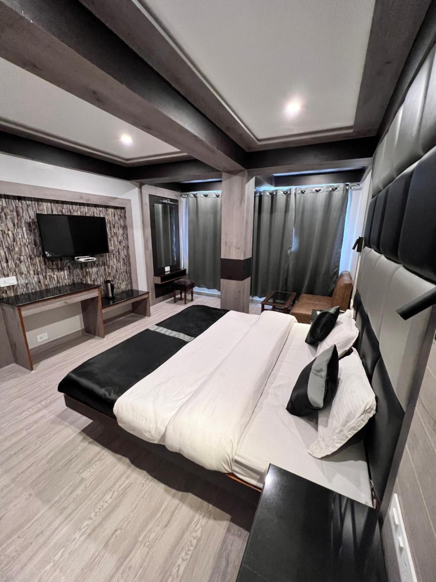Victory Hotel And Restaurant By Gs Hospitality Shimla Esterno foto